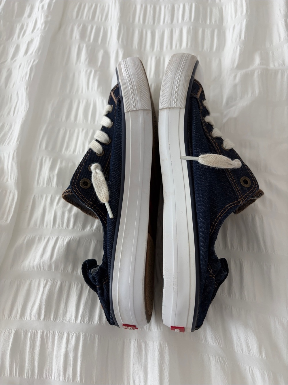 Levi's Women’s SZ 9 Dark Blue Denim Slip-On Sneakers with White Toe Cap - Picture 7 of 9